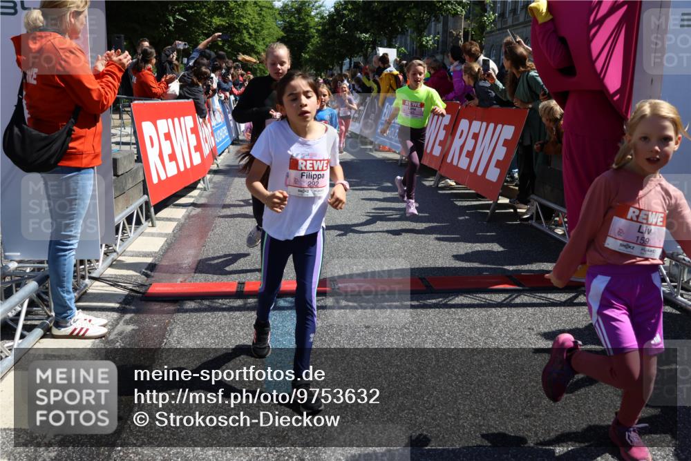 14.06.2026 - REWE Women's Run Strokosch-Dieckow http://msf.ph/oto/9753632 14.06.2026 11:37:47 Ziel 101, 112, 119, 141, 156, 159, 164, 172, 173, 179, 224, 234, 248, 257, 264, 269, 292, 311, 322, 323, 334, 339, 340, 342, 343, 344, 351, 361, 362 meine-sportfotos.de