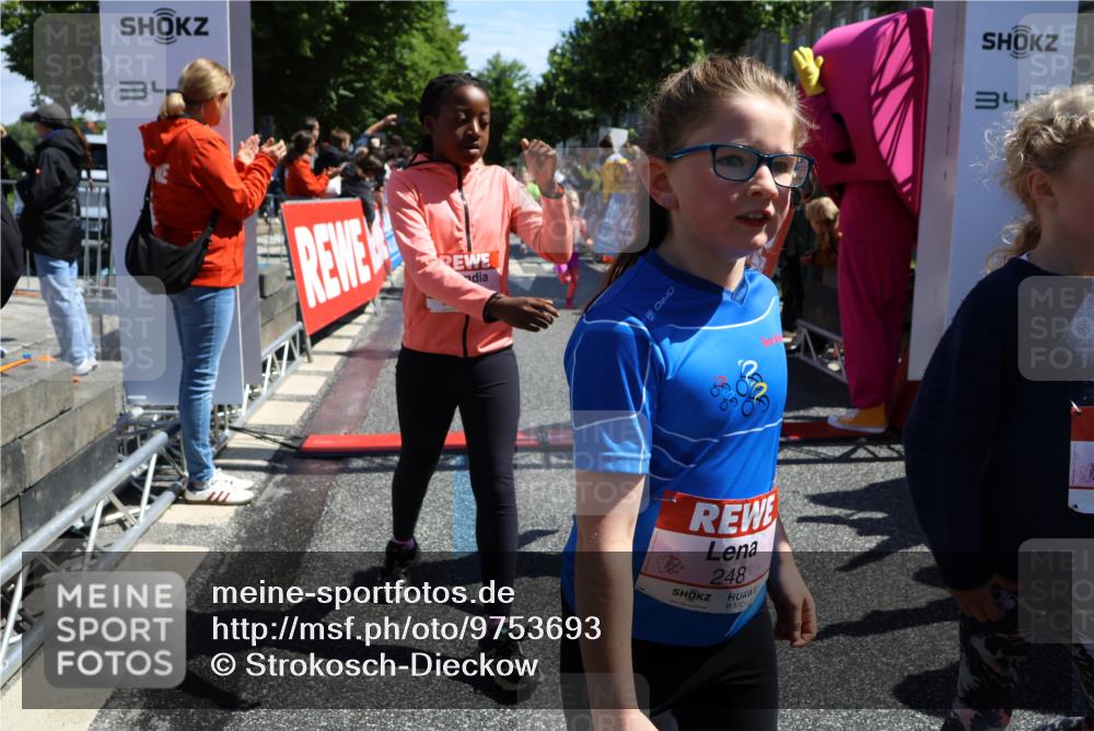 14.06.2026 - REWE Women's Run Strokosch-Dieckow http://msf.ph/oto/9753693 14.06.2026 11:37:45 Ziel 101, 112, 119, 131, 141, 156, 159, 164, 165, 172, 173, 179, 234, 248, 257, 264, 269, 292, 322, 323, 334, 339, 340, 342, 343, 344, 351, 361, 362 meine-sportfotos.de