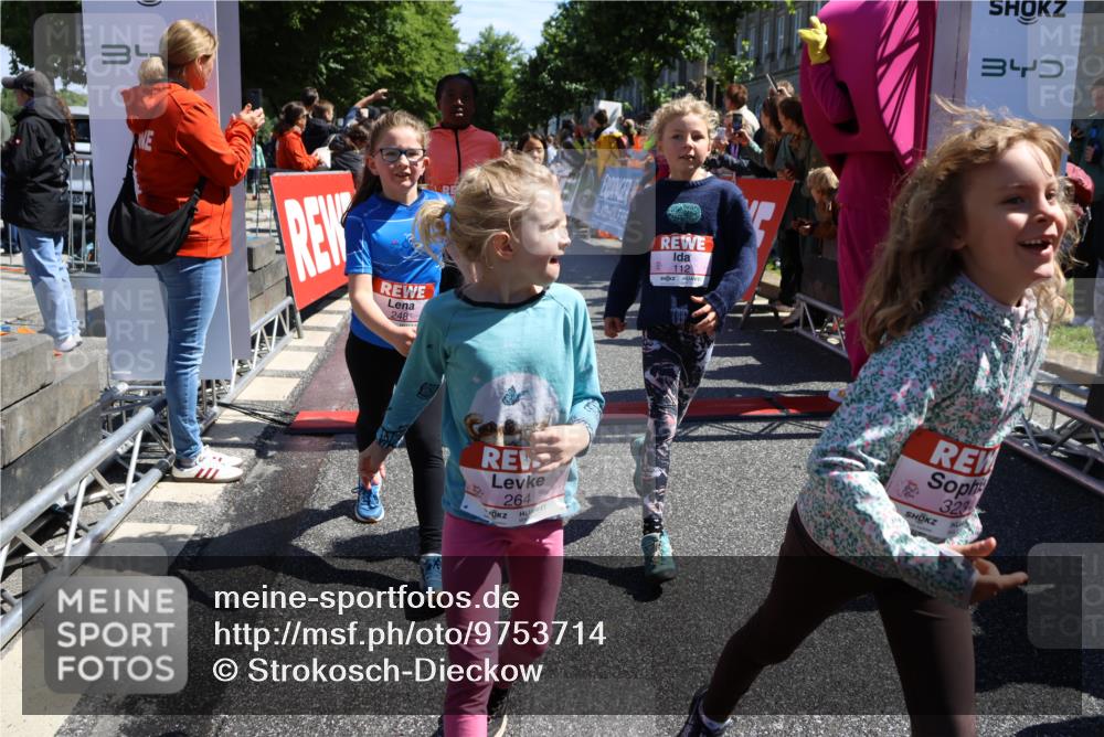 14.06.2026 - REWE Women's Run Strokosch-Dieckow http://msf.ph/oto/9753714 14.06.2026 11:37:44 Ziel 101, 112, 119, 131, 141, 156, 159, 164, 165, 172, 173, 179, 234, 248, 257, 264, 269, 292, 322, 323, 334, 339, 340, 342, 343, 344, 351, 358 meine-sportfotos.de