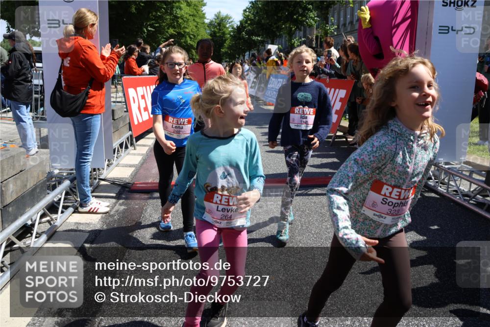 14.06.2026 - REWE Women's Run Strokosch-Dieckow http://msf.ph/oto/9753727 14.06.2026 11:37:44 Ziel 101, 112, 119, 131, 141, 156, 159, 164, 165, 172, 173, 179, 234, 248, 257, 264, 269, 292, 322, 323, 334, 339, 340, 342, 343, 344, 351, 358 meine-sportfotos.de