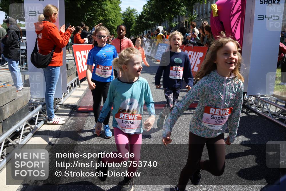 14.06.2026 - REWE Women's Run Strokosch-Dieckow http://msf.ph/oto/9753740 14.06.2026 11:37:44 Ziel 101, 112, 119, 131, 141, 156, 159, 164, 165, 172, 173, 179, 234, 248, 257, 264, 269, 292, 322, 323, 334, 339, 340, 342, 343, 344, 351, 358 meine-sportfotos.de