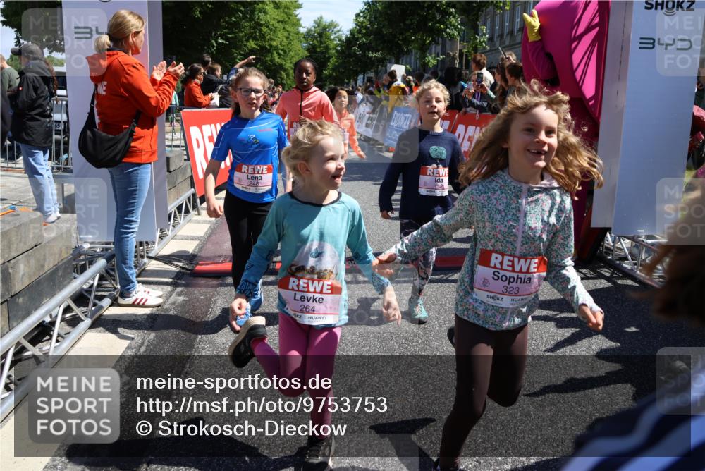 14.06.2026 - REWE Women's Run Strokosch-Dieckow http://msf.ph/oto/9753753 14.06.2026 11:37:44 Ziel 101, 112, 119, 131, 141, 156, 159, 164, 165, 172, 173, 179, 234, 248, 257, 264, 269, 292, 322, 323, 334, 339, 340, 342, 343, 344, 351, 358 meine-sportfotos.de