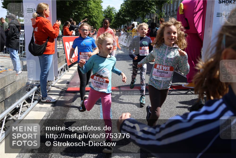 14.06.2026 - REWE Women's Run Strokosch-Dieckow http://msf.ph/oto/9753776 14.06.2026 11:37:44 Ziel 101, 112, 119, 131, 141, 156, 159, 164, 165, 172, 173, 179, 234, 248, 257, 264, 269, 292, 322, 323, 334, 339, 340, 342, 343, 344, 351, 358 meine-sportfotos.de