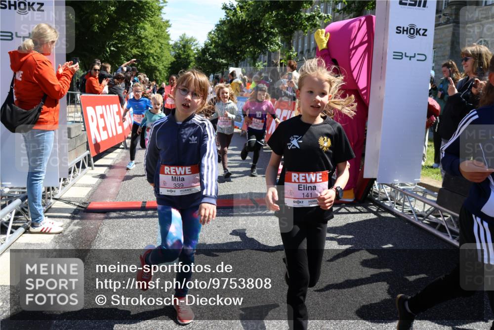 14.06.2026 - REWE Women's Run Strokosch-Dieckow http://msf.ph/oto/9753808 14.06.2026 11:37:42 Ziel 101, 111, 112, 131, 132, 141, 156, 159, 164, 165, 172, 173, 179, 234, 248, 264, 269, 292, 323, 334, 339, 340, 344, 351, 358 meine-sportfotos.de