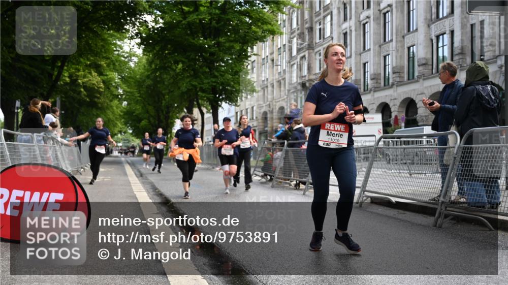 14.06.2026 - REWE Women's Run J. Mangold http://msf.ph/oto/9753891 14.06.2026 10:11:47 Ziel 10036, 10298, 10357, 10620, 10769, 10770, 10913, 11019, 11317, 11349 meine-sportfotos.de