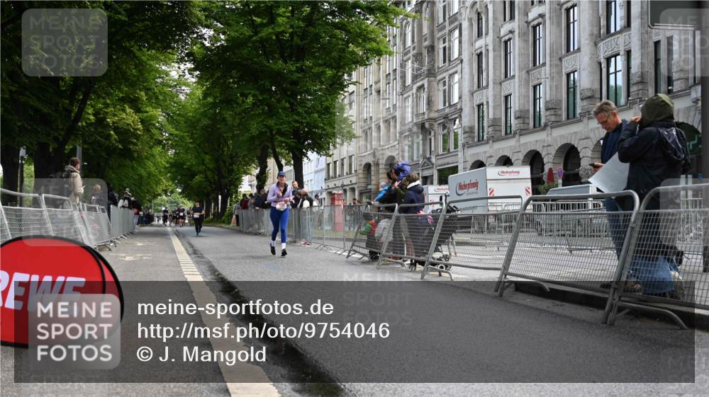 14.06.2026 - REWE Women's Run J. Mangold http://msf.ph/oto/9754046 14.06.2026 10:11:59 Ziel 10710, 10795, 11012, 11109, 11142 meine-sportfotos.de