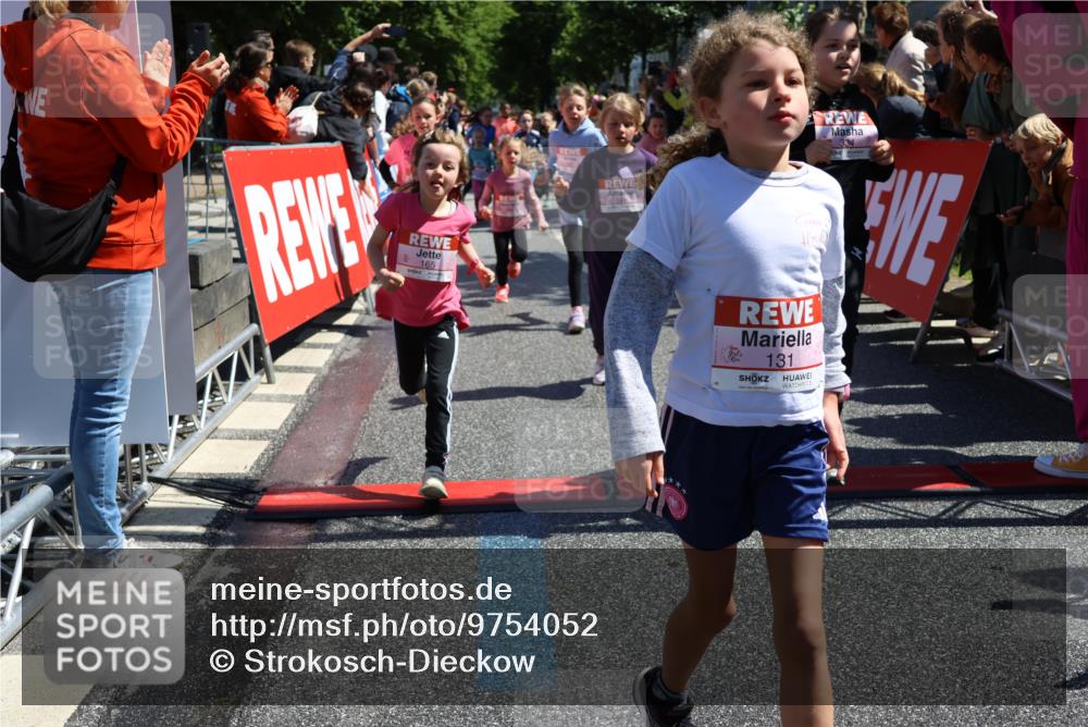 14.06.2026 - REWE Women's Run Strokosch-Dieckow http://msf.ph/oto/9754052 14.06.2026 11:37:39 Ziel 101, 111, 112, 131, 132, 141, 156, 164, 165, 167, 172, 173, 176, 179, 248, 264, 269, 315, 323, 334, 339, 344, 351, 358 meine-sportfotos.de