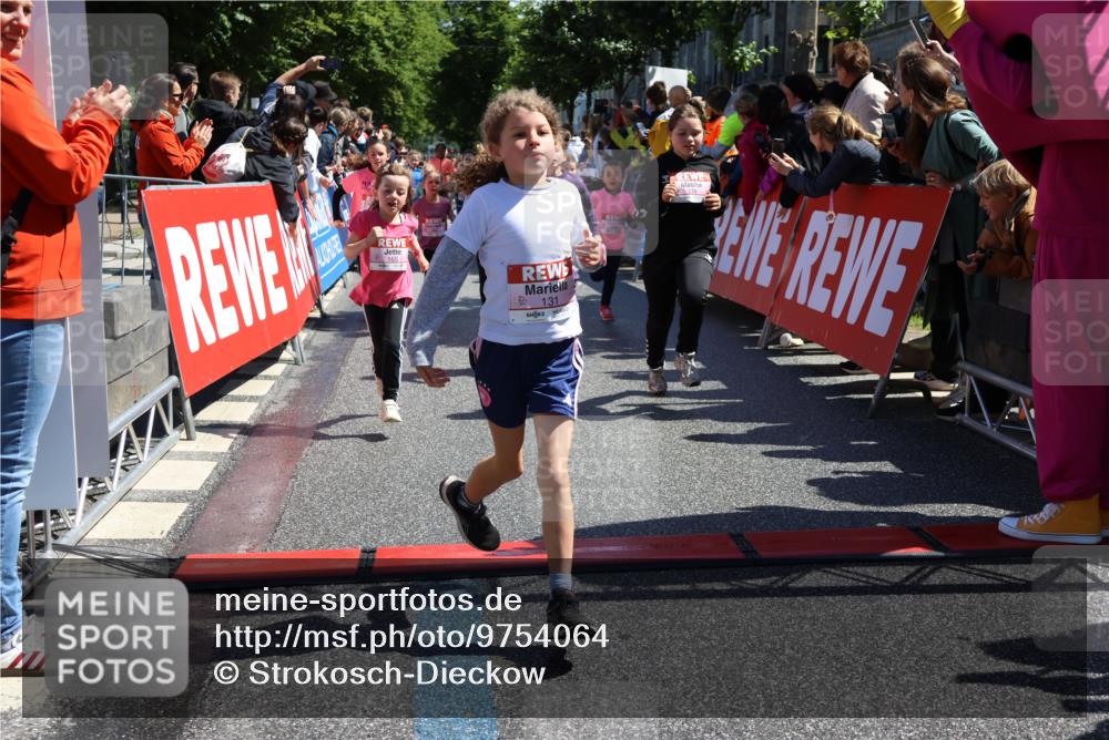 14.06.2026 - REWE Women's Run Strokosch-Dieckow http://msf.ph/oto/9754064 14.06.2026 11:37:38 Ziel 101, 104, 111, 131, 132, 141, 156, 164, 165, 167, 172, 173, 176, 179, 259, 314, 315, 334, 336, 339, 344, 351, 358 meine-sportfotos.de