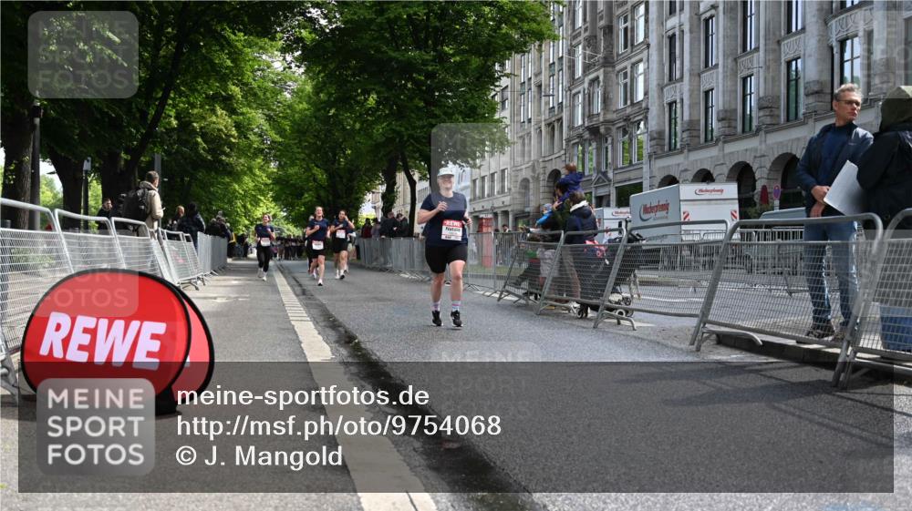 14.06.2026 - REWE Women's Run J. Mangold http://msf.ph/oto/9754068 14.06.2026 10:12:18 Ziel 10516 meine-sportfotos.de