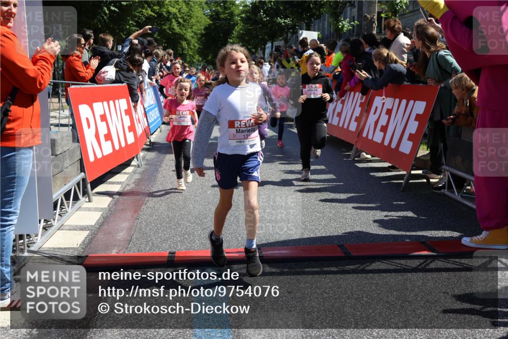 14.06.2026 - REWE Women's Run Strokosch-Dieckow http://msf.ph/oto/9754076 14.06.2026 11:37:38 Ziel 101, 104, 111, 131, 132, 141, 156, 164, 165, 167, 172, 173, 176, 179, 259, 314, 315, 334, 336, 339, 344, 351, 358 meine-sportfotos.de