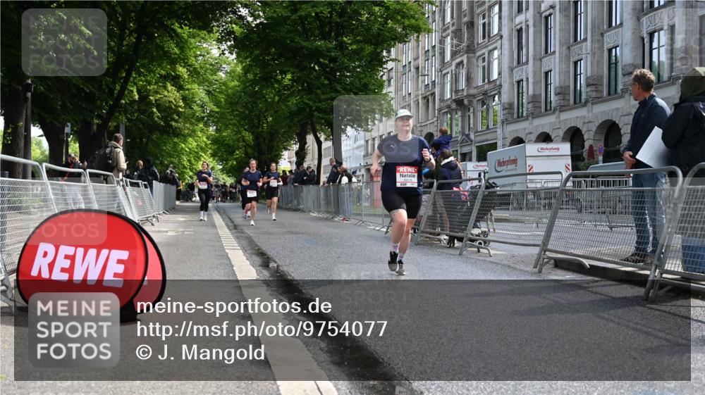 14.06.2026 - REWE Women's Run J. Mangold http://msf.ph/oto/9754077 14.06.2026 10:12:19 Ziel 10516, 10564 meine-sportfotos.de