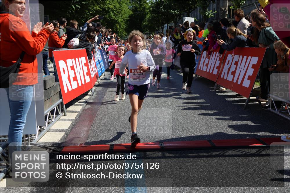 14.06.2026 - REWE Women's Run Strokosch-Dieckow http://msf.ph/oto/9754126 14.06.2026 11:37:38 Ziel 101, 104, 111, 131, 132, 141, 156, 164, 165, 167, 172, 173, 176, 179, 259, 314, 315, 334, 336, 339, 344, 351, 358 meine-sportfotos.de
