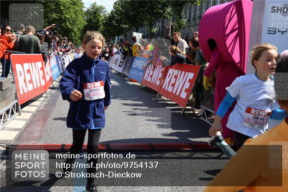 14.06.2026 - REWE Women's Run Strokosch-Dieckow http://msf.ph/oto/9754137 14.06.2026 11:37:35 Ziel 102, 104, 111, 124, 131, 132, 165, 167, 173, 176, 245, 259, 275, 314, 315, 324, 334, 336, 341, 344, 358 meine-sportfotos.de