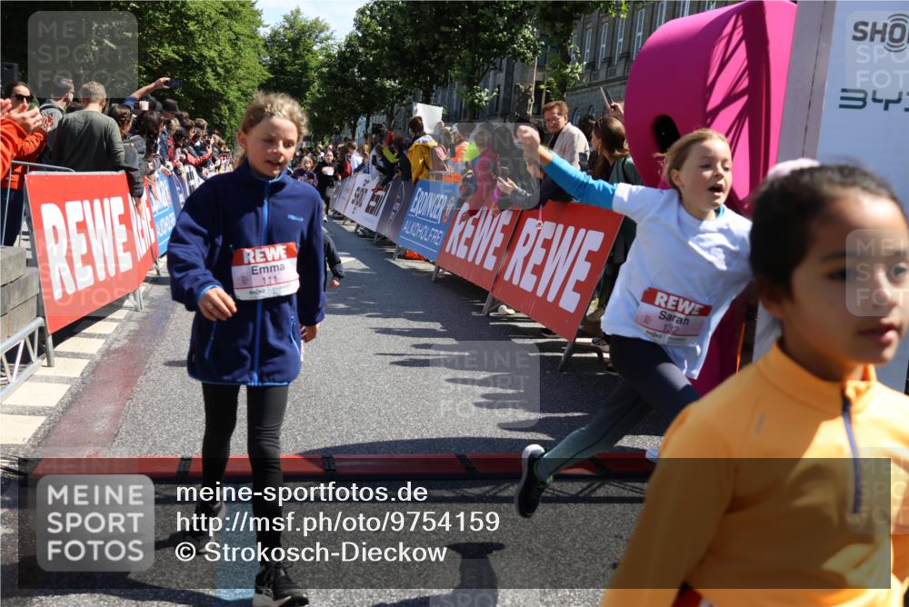 14.06.2026 - REWE Women's Run Strokosch-Dieckow http://msf.ph/oto/9754159 14.06.2026 11:37:35 Ziel 102, 104, 111, 124, 131, 132, 165, 167, 173, 176, 245, 259, 275, 314, 315, 324, 334, 336, 341, 344, 358 meine-sportfotos.de