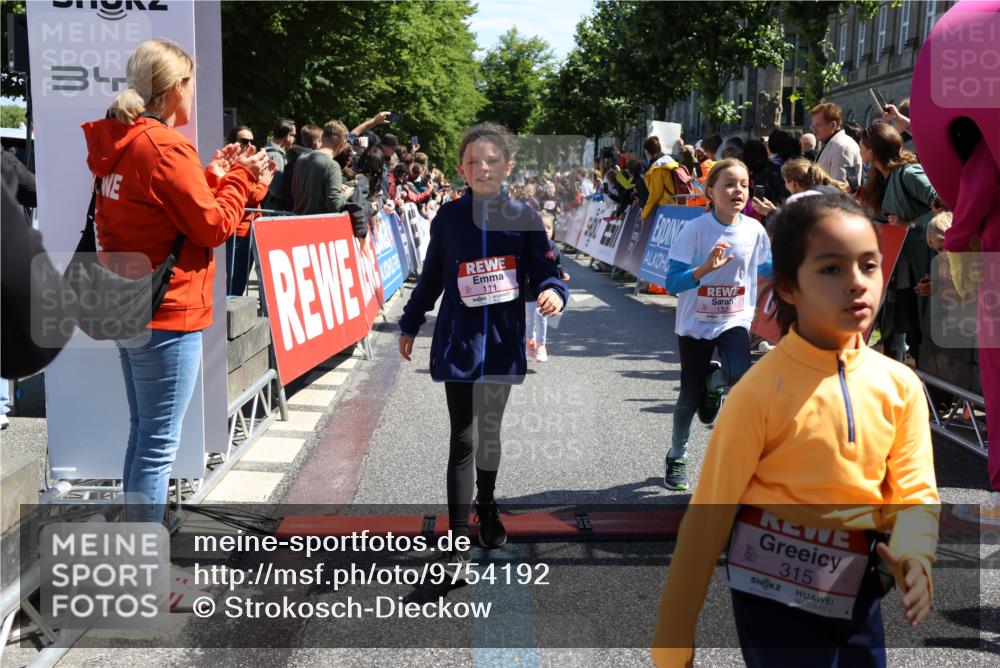 14.06.2026 - REWE Women's Run Strokosch-Dieckow http://msf.ph/oto/9754192 14.06.2026 11:37:34 Ziel 102, 104, 111, 124, 131, 132, 165, 167, 176, 180, 245, 258, 259, 275, 314, 315, 324, 336, 341, 358 meine-sportfotos.de