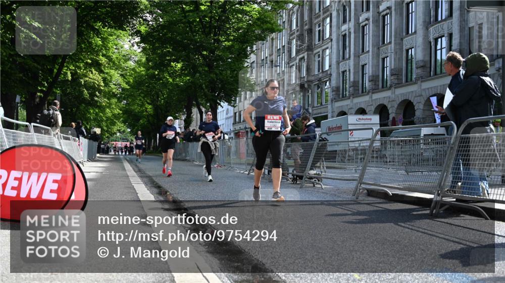 14.06.2026 - REWE Women's Run J. Mangold http://msf.ph/oto/9754294 14.06.2026 10:13:05 Ziel 10366, 10507, 10688, 10887, 10909, 10948, 11257, 11282, 11362, 11458 meine-sportfotos.de