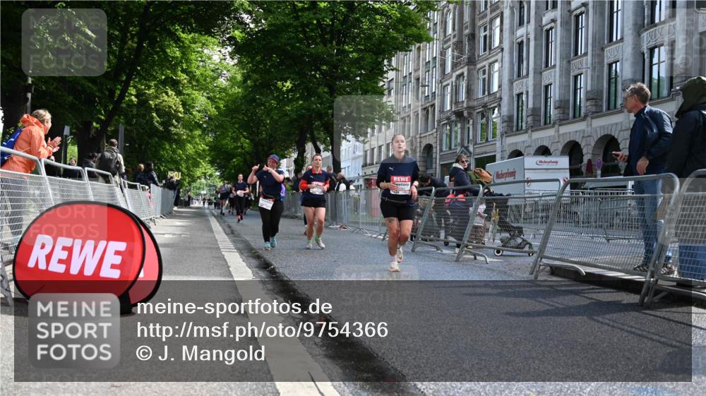 14.06.2026 - REWE Women's Run J. Mangold http://msf.ph/oto/9754366 14.06.2026 10:13:35 Ziel 10384, 10555, 10596, 11251, 11445 meine-sportfotos.de
