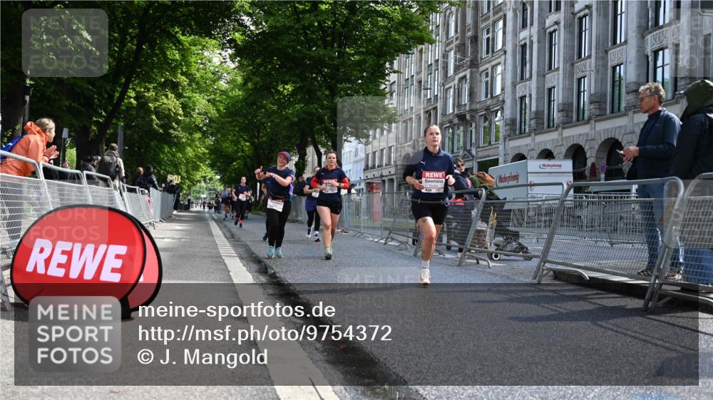 14.06.2026 - REWE Women's Run J. Mangold http://msf.ph/oto/9754372 14.06.2026 10:13:35 Ziel 10384, 10555, 10596, 11251, 11445 meine-sportfotos.de