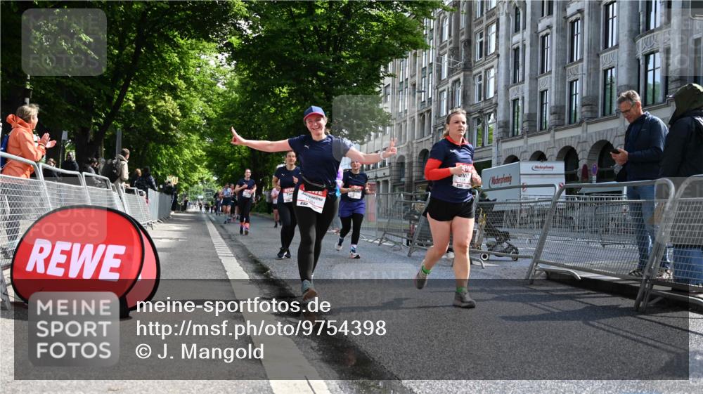 14.06.2026 - REWE Women's Run J. Mangold http://msf.ph/oto/9754398 14.06.2026 10:13:37 Ziel 10384, 10555, 10596, 11251, 11445 meine-sportfotos.de