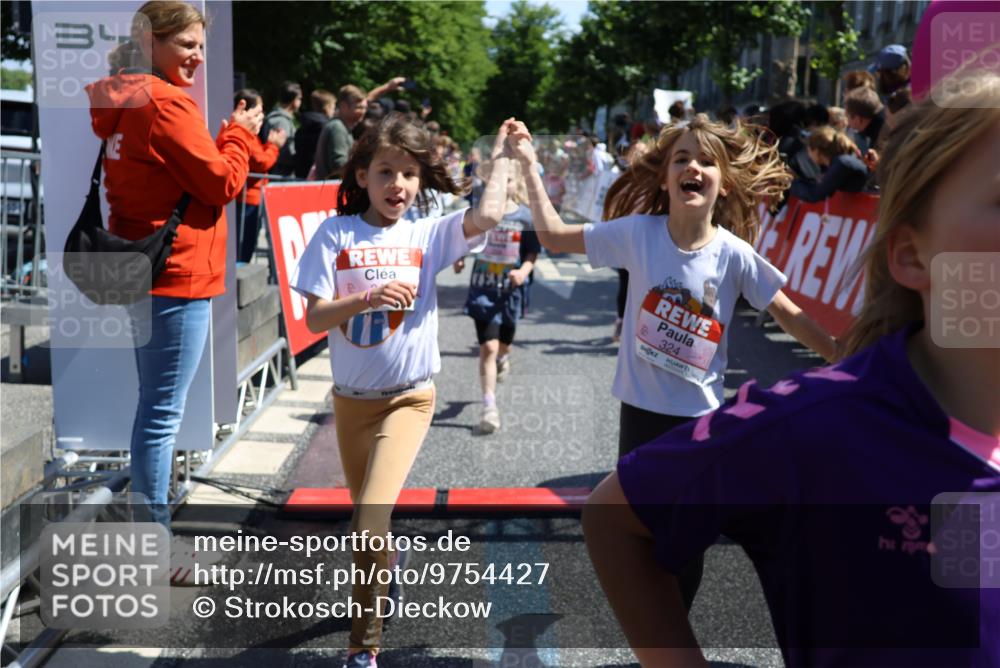 14.06.2026 - REWE Women's Run Strokosch-Dieckow http://msf.ph/oto/9754427 14.06.2026 11:37:29 Ziel 102, 104, 107, 124, 135, 140, 167, 175, 176, 180, 207, 245, 258, 259, 262, 275, 302, 314, 315, 324, 336, 341, 350 meine-sportfotos.de