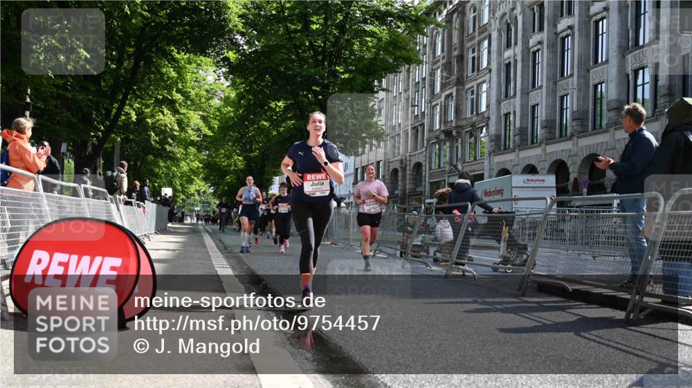 14.06.2026 - REWE Women's Run J. Mangold http://msf.ph/oto/9754457 14.06.2026 10:13:43 Ziel 10040, 10241, 10321, 10498, 10596, 11251, 11445 meine-sportfotos.de