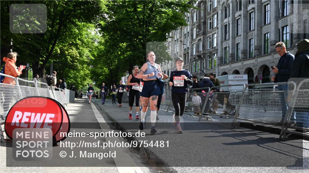 14.06.2026 - REWE Women's Run J. Mangold http://msf.ph/oto/9754481 14.06.2026 10:13:47 Ziel 10040, 10241, 10321, 10458, 10498, 10536, 10711, 11497 meine-sportfotos.de