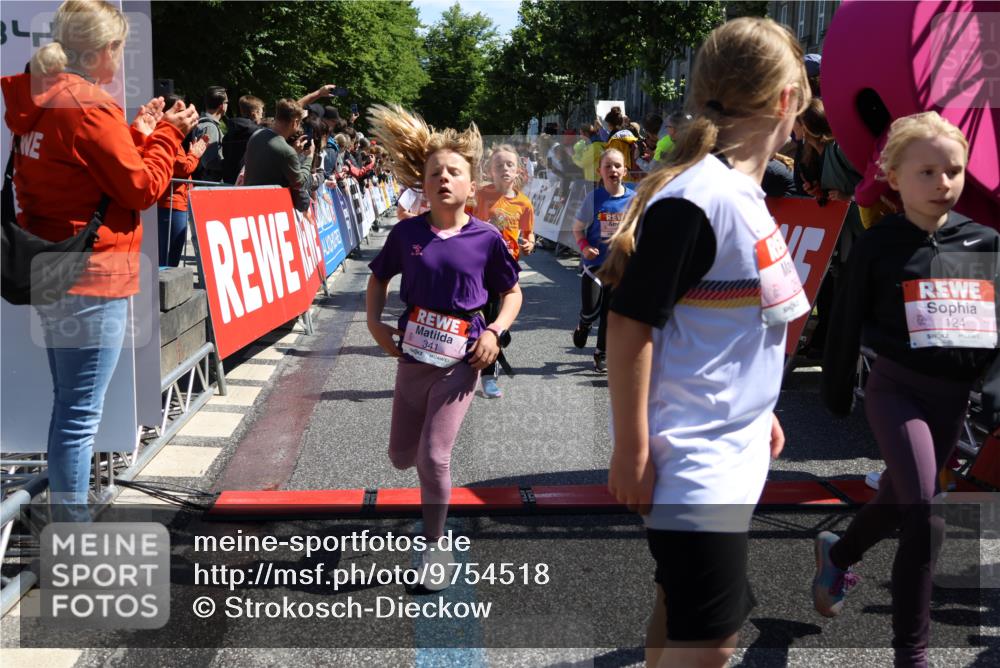 14.06.2026 - REWE Women's Run Strokosch-Dieckow http://msf.ph/oto/9754518 14.06.2026 11:37:27 Ziel 102, 104, 107, 124, 126, 135, 140, 167, 175, 180, 207, 245, 258, 259, 262, 275, 302, 314, 324, 336, 341, 350 meine-sportfotos.de