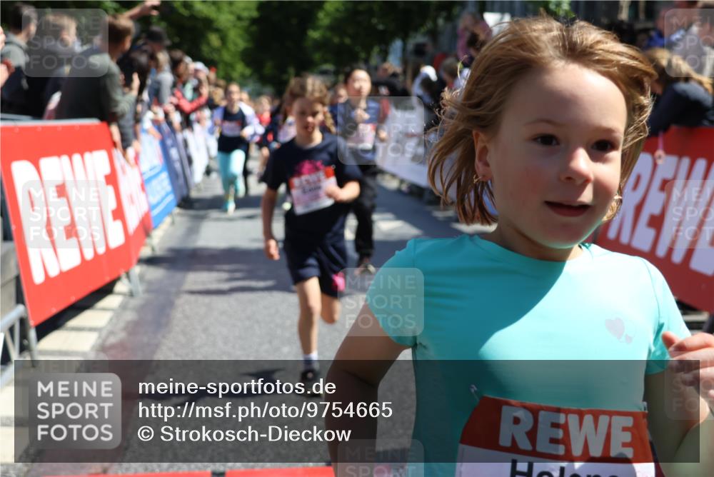 14.06.2026 - REWE Women's Run Strokosch-Dieckow http://msf.ph/oto/9754665 14.06.2026 11:37:20 Ziel 107, 108, 123, 126, 135, 142, 174, 175, 207, 232, 262, 265, 266, 277, 302, 350, 352 meine-sportfotos.de