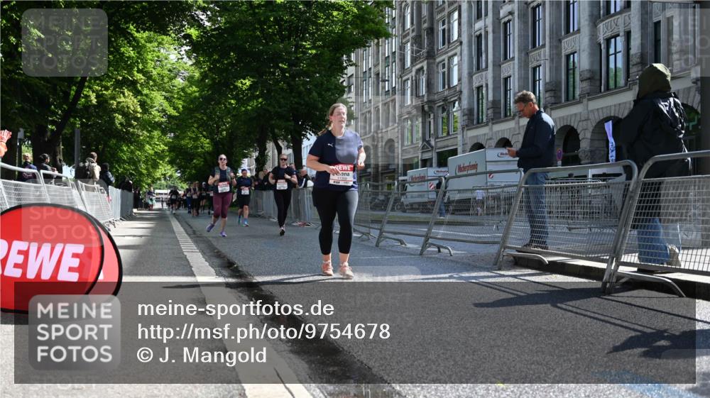 14.06.2026 - REWE Women's Run J. Mangold http://msf.ph/oto/9754678 14.06.2026 10:14:23 Ziel 10509, 10716, 11359, 11461 meine-sportfotos.de