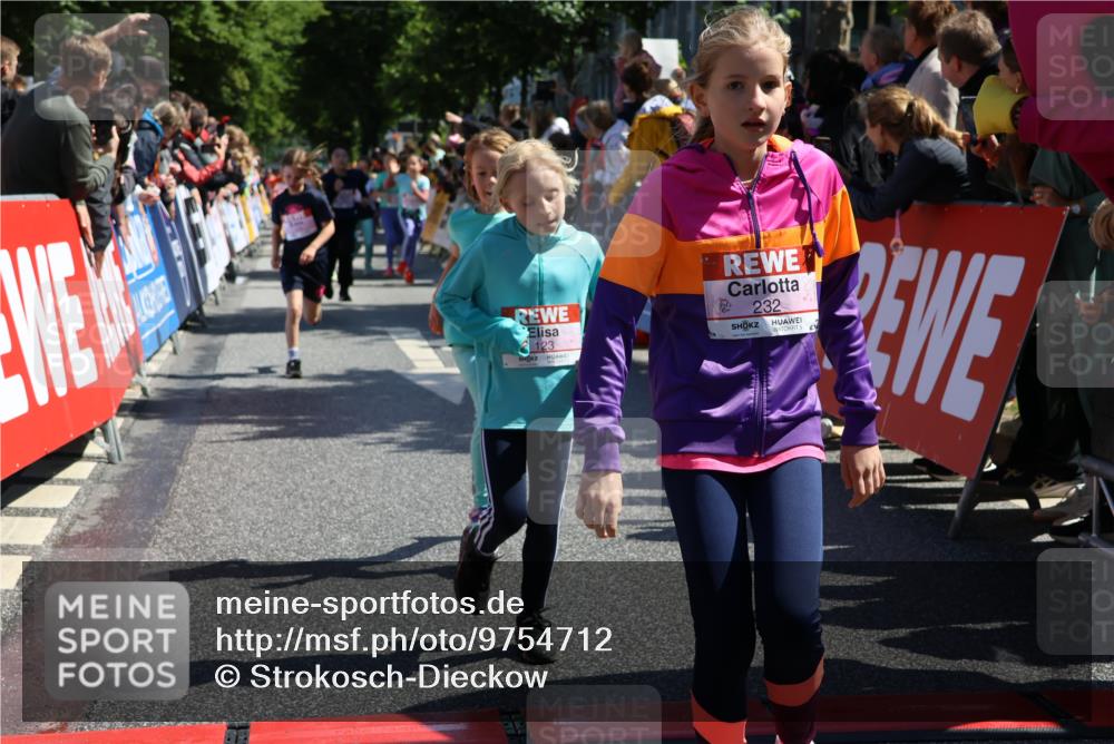 14.06.2026 - REWE Women's Run Strokosch-Dieckow http://msf.ph/oto/9754712 14.06.2026 11:37:18 Ziel 108, 123, 126, 135, 142, 174, 175, 183, 232, 265, 266, 277, 302, 352, 355 meine-sportfotos.de