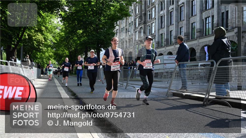 14.06.2026 - REWE Women's Run J. Mangold http://msf.ph/oto/9754731 14.06.2026 10:14:35 Ziel 10064, 10394, 10550, 10569, 10872, 10961, 10962, 11195, 11286 meine-sportfotos.de