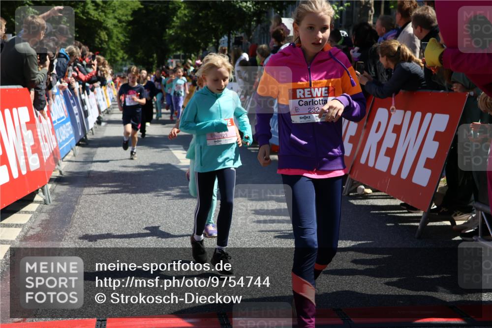 14.06.2026 - REWE Women's Run Strokosch-Dieckow http://msf.ph/oto/9754744 14.06.2026 11:37:18 Ziel 108, 123, 126, 135, 142, 174, 175, 183, 232, 265, 266, 277, 302, 352, 355 meine-sportfotos.de