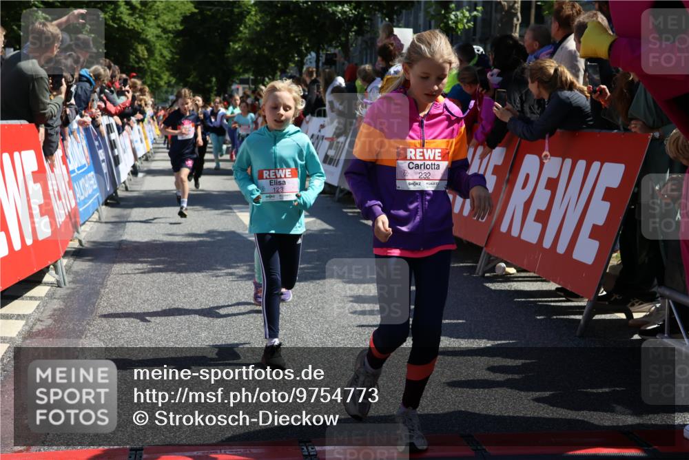 14.06.2026 - REWE Women's Run Strokosch-Dieckow http://msf.ph/oto/9754773 14.06.2026 11:37:17 Ziel 108, 123, 126, 142, 174, 175, 178, 183, 232, 265, 266, 277, 278, 302, 352, 355 meine-sportfotos.de