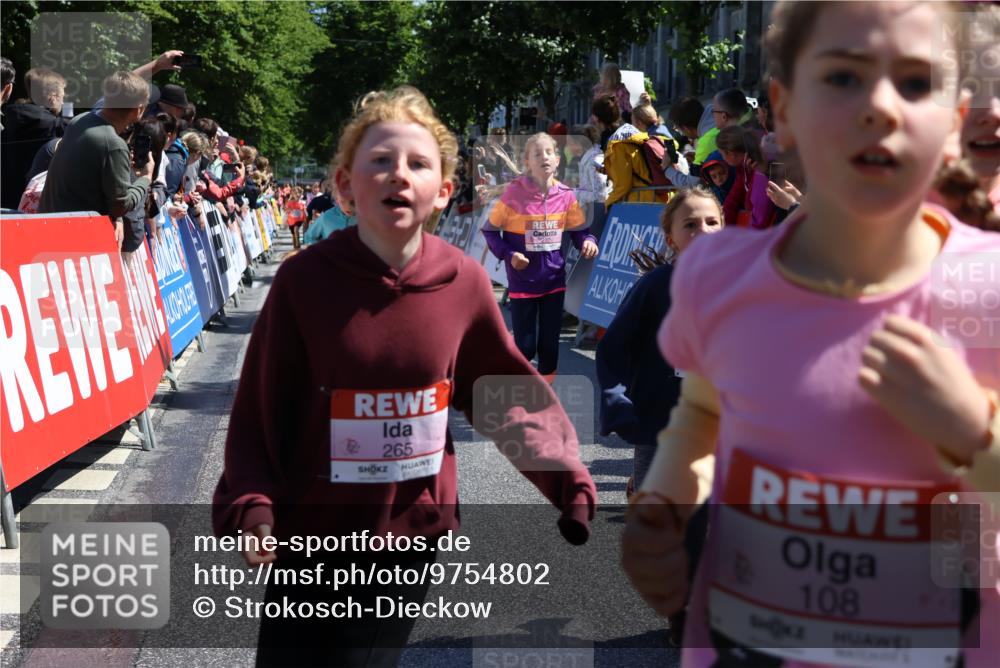 14.06.2026 - REWE Women's Run Strokosch-Dieckow http://msf.ph/oto/9754802 14.06.2026 11:37:16 Ziel 108, 116, 123, 126, 142, 174, 178, 183, 232, 235, 265, 266, 277, 278, 352, 355 meine-sportfotos.de