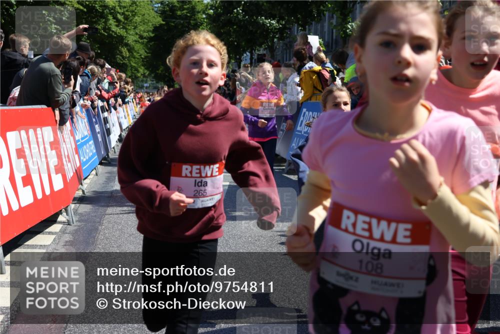 14.06.2026 - REWE Women's Run Strokosch-Dieckow http://msf.ph/oto/9754811 14.06.2026 11:37:16 Ziel 108, 116, 123, 126, 142, 174, 178, 183, 232, 235, 265, 266, 277, 278, 352, 355 meine-sportfotos.de