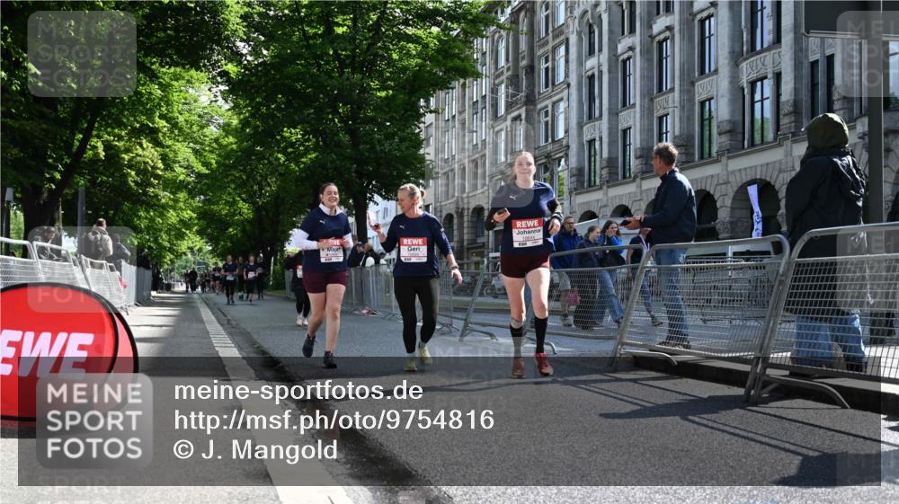 14.06.2026 - REWE Women's Run J. Mangold http://msf.ph/oto/9754816 14.06.2026 10:14:51 Ziel 10374, 10404, 10644, 10689, 11398 meine-sportfotos.de