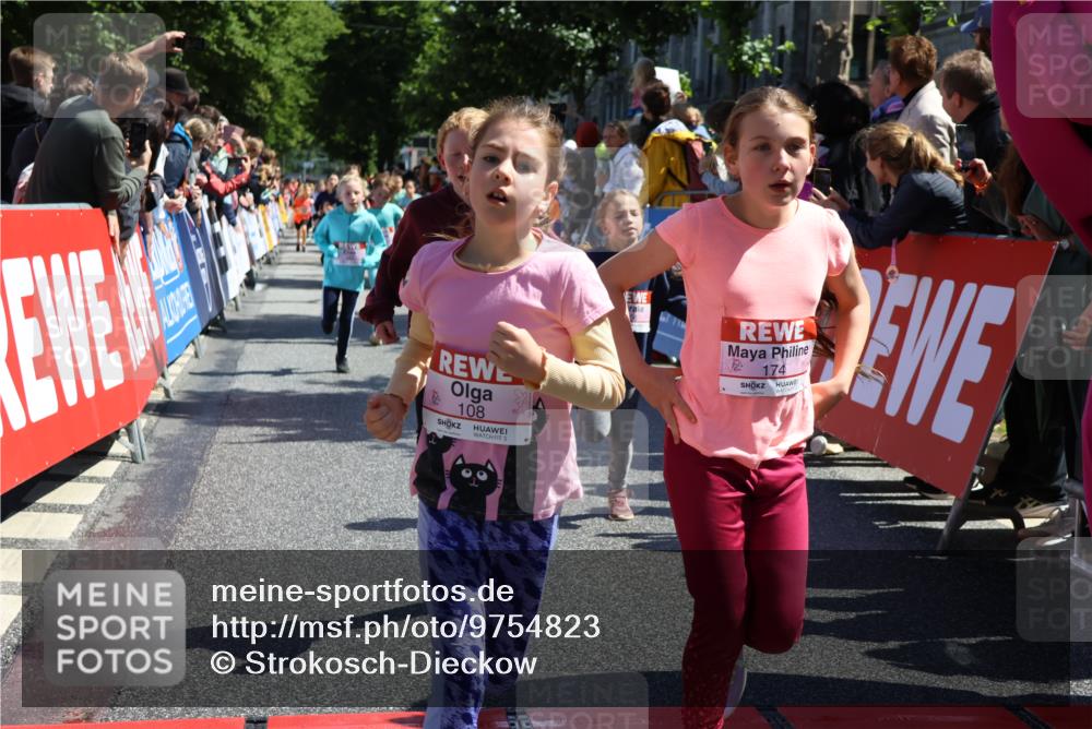 14.06.2026 - REWE Women's Run Strokosch-Dieckow http://msf.ph/oto/9754823 14.06.2026 11:37:15 Ziel 108, 116, 123, 126, 142, 174, 178, 183, 232, 235, 265, 266, 277, 278, 313, 352, 355 meine-sportfotos.de