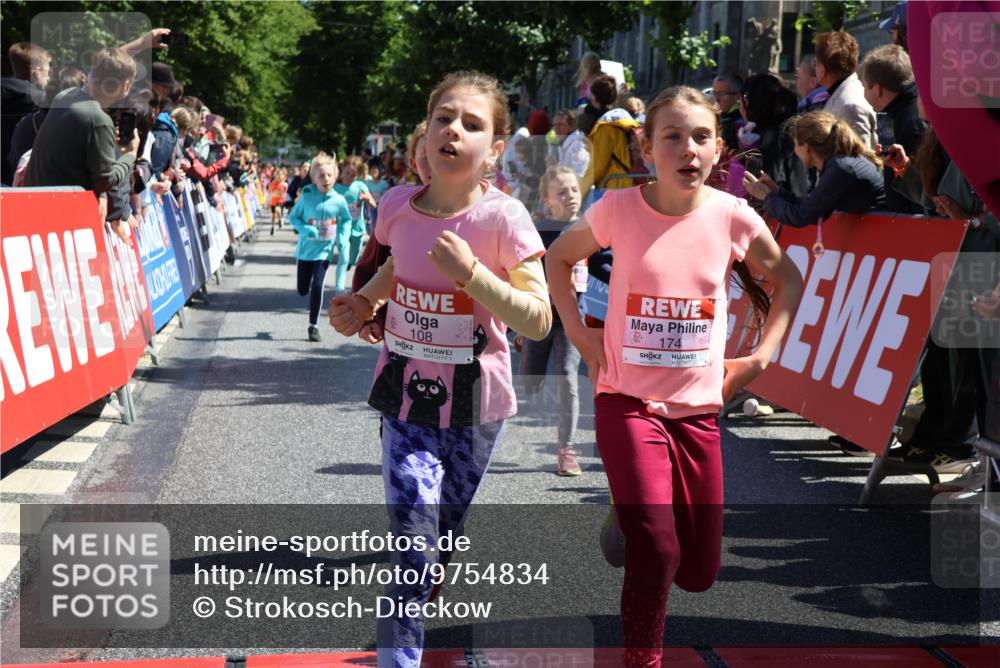 14.06.2026 - REWE Women's Run Strokosch-Dieckow http://msf.ph/oto/9754834 14.06.2026 11:37:15 Ziel 108, 116, 123, 126, 142, 174, 178, 183, 232, 235, 265, 266, 277, 278, 313, 352, 355 meine-sportfotos.de