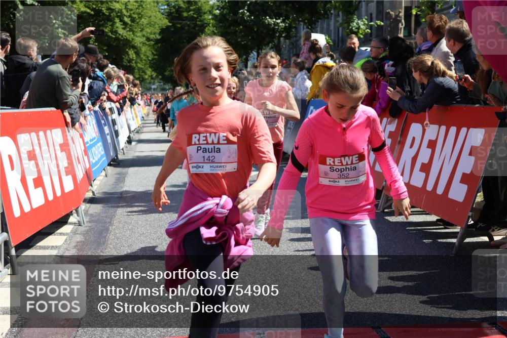 14.06.2026 - REWE Women's Run Strokosch-Dieckow http://msf.ph/oto/9754905 14.06.2026 11:37:14 Ziel 108, 116, 123, 142, 149, 174, 178, 183, 232, 235, 265, 266, 277, 278, 313, 352, 355 meine-sportfotos.de