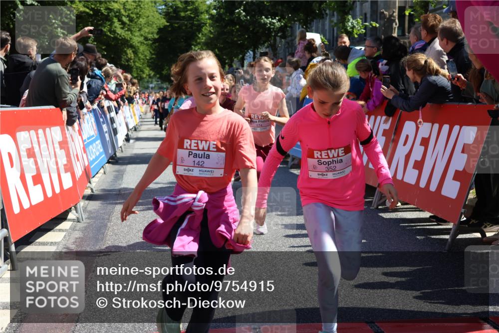 14.06.2026 - REWE Women's Run Strokosch-Dieckow http://msf.ph/oto/9754915 14.06.2026 11:37:14 Ziel 108, 116, 123, 142, 149, 174, 178, 183, 232, 235, 265, 266, 277, 278, 313, 352, 355 meine-sportfotos.de