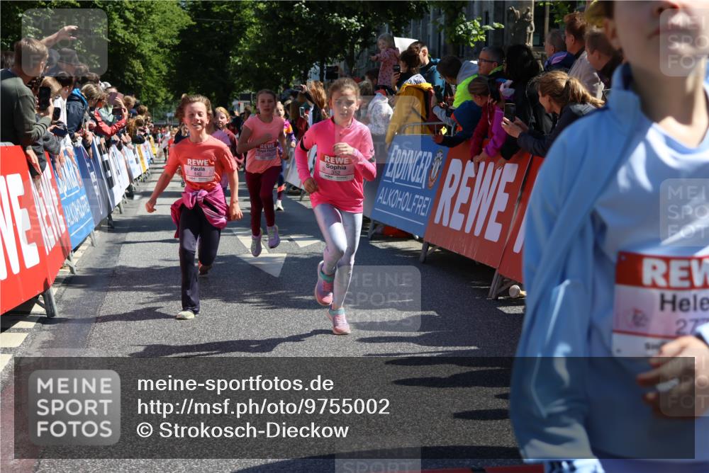 14.06.2026 - REWE Women's Run Strokosch-Dieckow http://msf.ph/oto/9755002 14.06.2026 11:37:13 Ziel 108, 116, 142, 149, 174, 178, 183, 232, 235, 265, 266, 277, 278, 313, 352, 355 meine-sportfotos.de