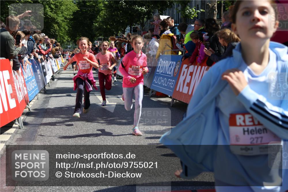 14.06.2026 - REWE Women's Run Strokosch-Dieckow http://msf.ph/oto/9755021 14.06.2026 11:37:13 Ziel 108, 116, 142, 149, 174, 178, 183, 232, 235, 265, 266, 277, 278, 313, 352, 355 meine-sportfotos.de