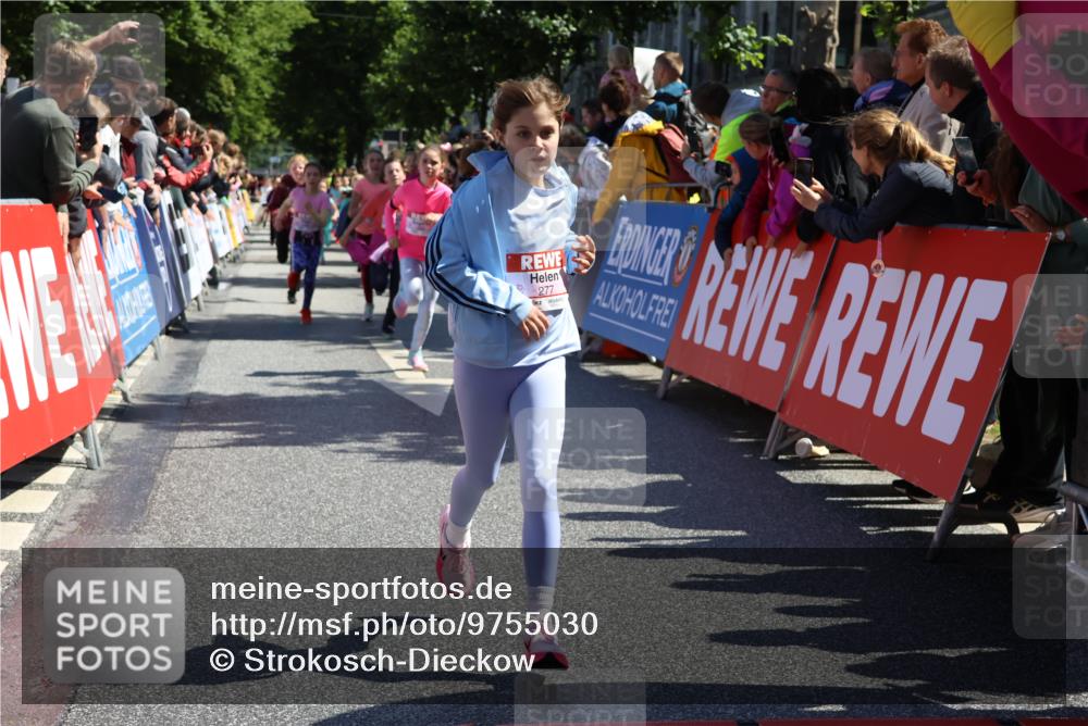 14.06.2026 - REWE Women's Run Strokosch-Dieckow http://msf.ph/oto/9755030 14.06.2026 11:37:12 Ziel 108, 116, 142, 149, 174, 178, 183, 235, 265, 266, 277, 278, 313, 352, 355 meine-sportfotos.de