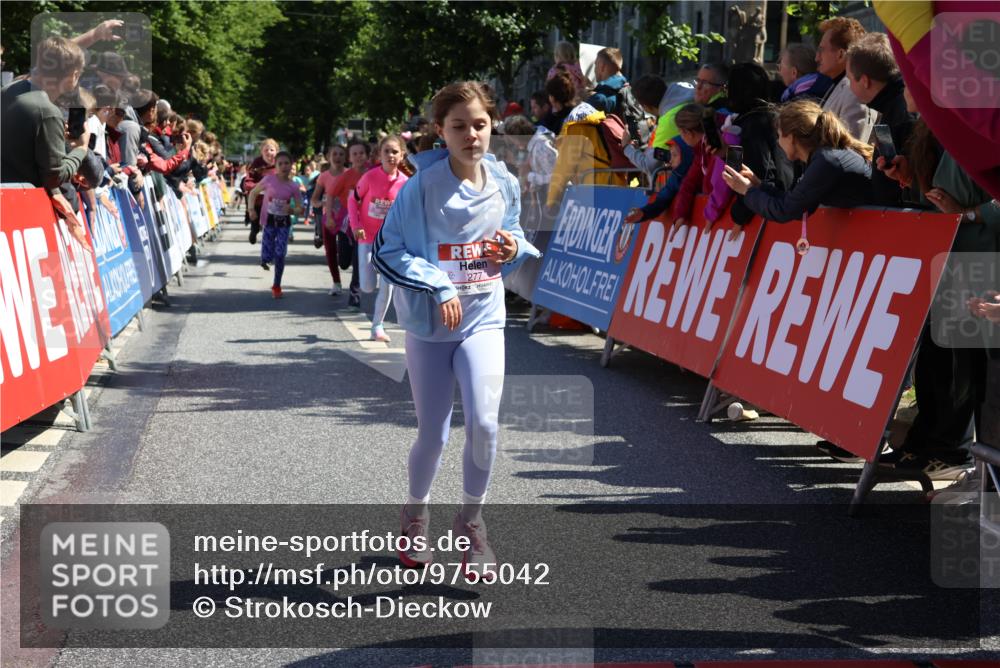 14.06.2026 - REWE Women's Run Strokosch-Dieckow http://msf.ph/oto/9755042 14.06.2026 11:37:12 Ziel 108, 116, 142, 149, 174, 178, 183, 235, 265, 266, 277, 278, 313, 352, 355 meine-sportfotos.de