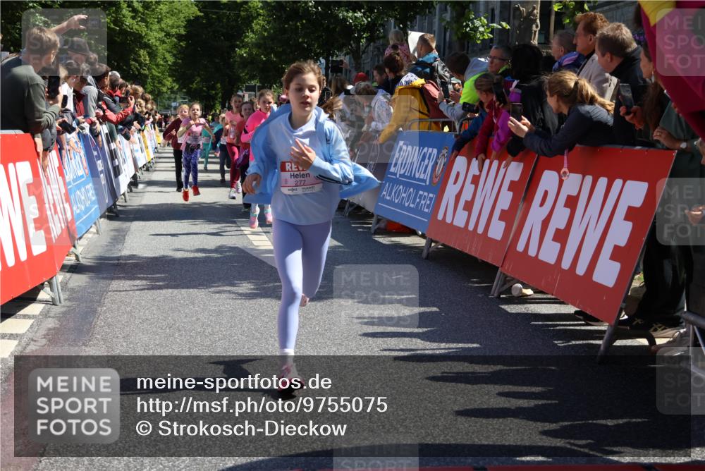 14.06.2026 - REWE Women's Run Strokosch-Dieckow http://msf.ph/oto/9755075 14.06.2026 11:37:11 Ziel 108, 116, 142, 149, 174, 178, 183, 235, 277, 278, 313, 352, 355, 363 meine-sportfotos.de