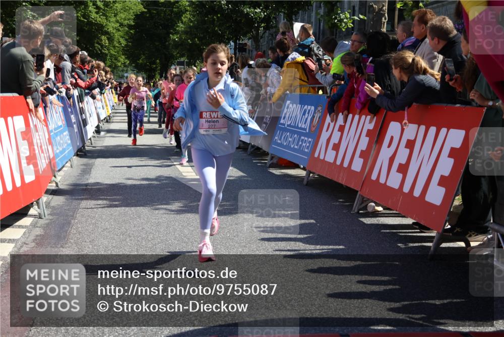 14.06.2026 - REWE Women's Run Strokosch-Dieckow http://msf.ph/oto/9755087 14.06.2026 11:37:11 Ziel 108, 116, 142, 149, 174, 178, 183, 235, 277, 278, 313, 352, 355, 363 meine-sportfotos.de