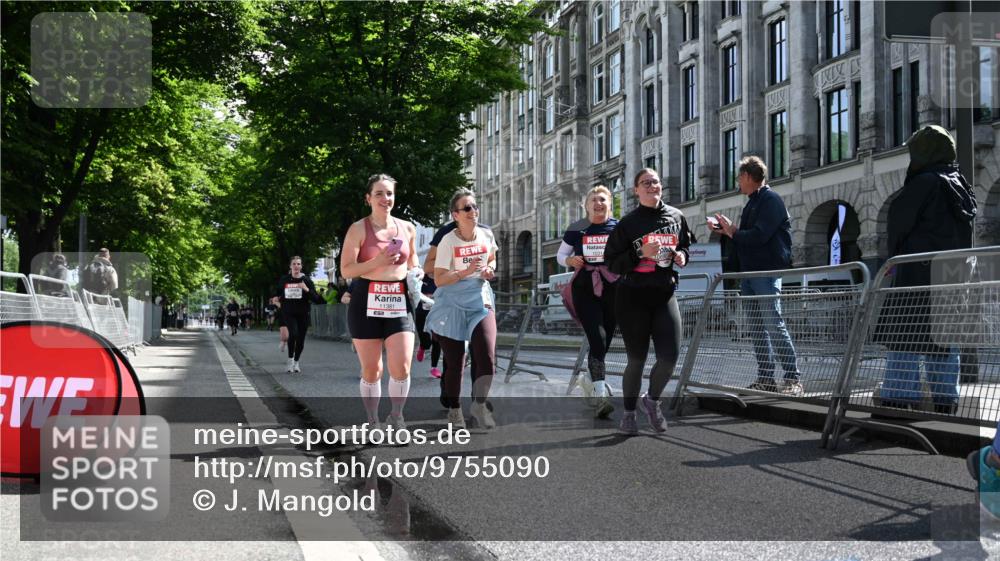 14.06.2026 - REWE Women's Run J. Mangold http://msf.ph/oto/9755090 14.06.2026 10:15:25 Ziel 10171, 10209, 10314, 10420, 10432, 10472, 10487, 10619, 10698, 11029, 11168, 11380, 11381 meine-sportfotos.de