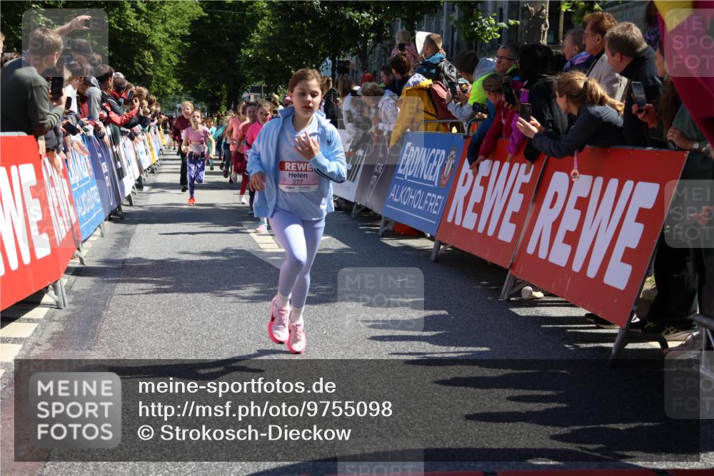 14.06.2026 - REWE Women's Run Strokosch-Dieckow http://msf.ph/oto/9755098 14.06.2026 11:37:11 Ziel 108, 116, 142, 149, 174, 178, 183, 235, 277, 278, 313, 352, 355, 363 meine-sportfotos.de