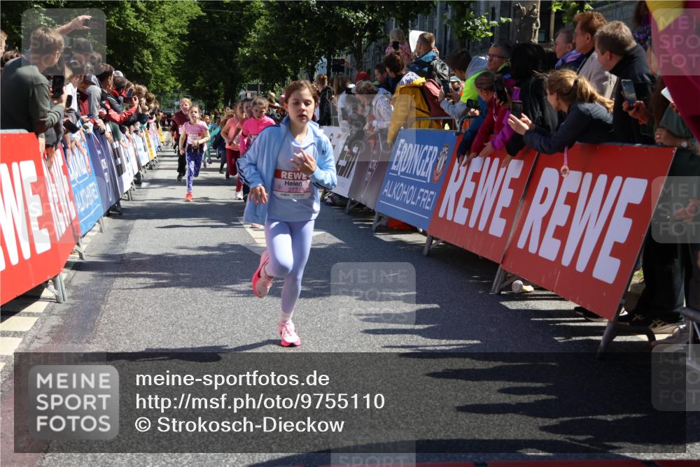 14.06.2026 - REWE Women's Run Strokosch-Dieckow http://msf.ph/oto/9755110 14.06.2026 11:37:11 Ziel 108, 116, 142, 149, 174, 178, 183, 235, 277, 278, 313, 352, 355, 363 meine-sportfotos.de