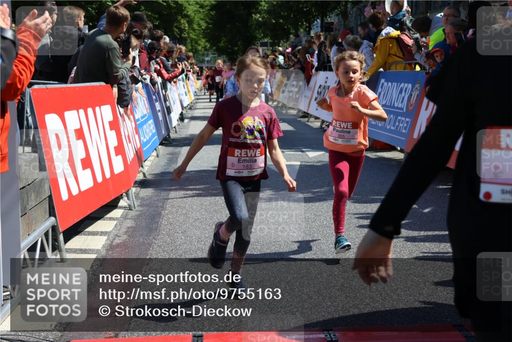 14.06.2026 - REWE Women's Run Strokosch-Dieckow http://msf.ph/oto/9755163 14.06.2026 11:37:10 Ziel 116, 142, 149, 178, 183, 235, 277, 278, 313, 352, 355, 363 meine-sportfotos.de